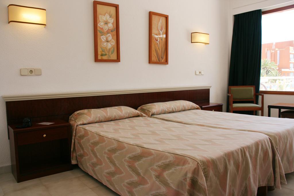 Hotel La Nina Cala Millor  Room photo